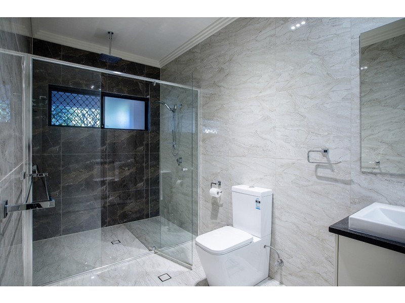 8 Nielson Street, Chermside QLD 4032