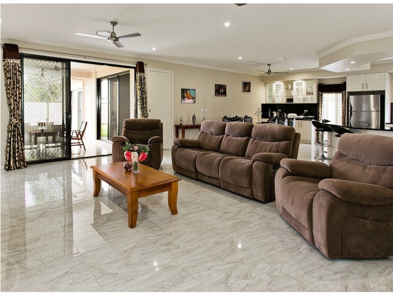 8 Nielson Street, Chermside QLD 4032