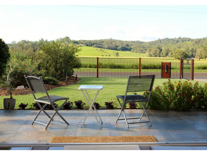 25 WILLIAMS AVE, Yungaburra QLD 4884