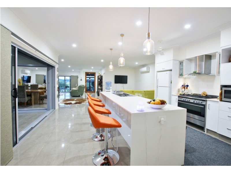 25 WILLIAMS AVE, Yungaburra QLD 4884