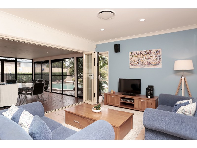 8 Cockatoo Close, Calamvale QLD 4116