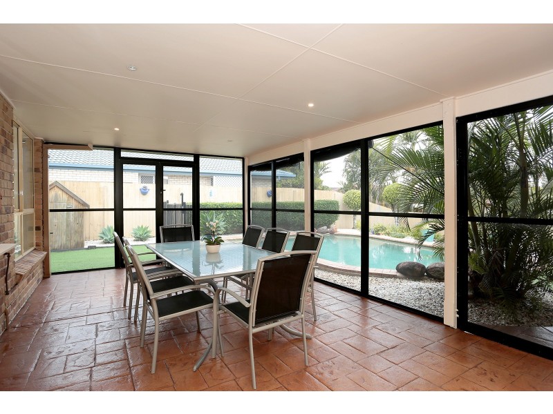 8 Cockatoo Close, Calamvale QLD 4116