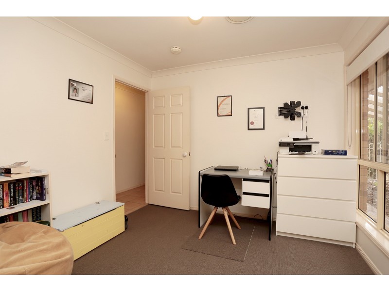 8 Cockatoo Close, Calamvale QLD 4116