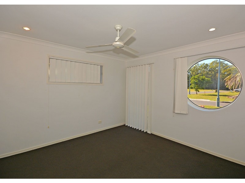 1 Oyster Court, Toogoom QLD 4655