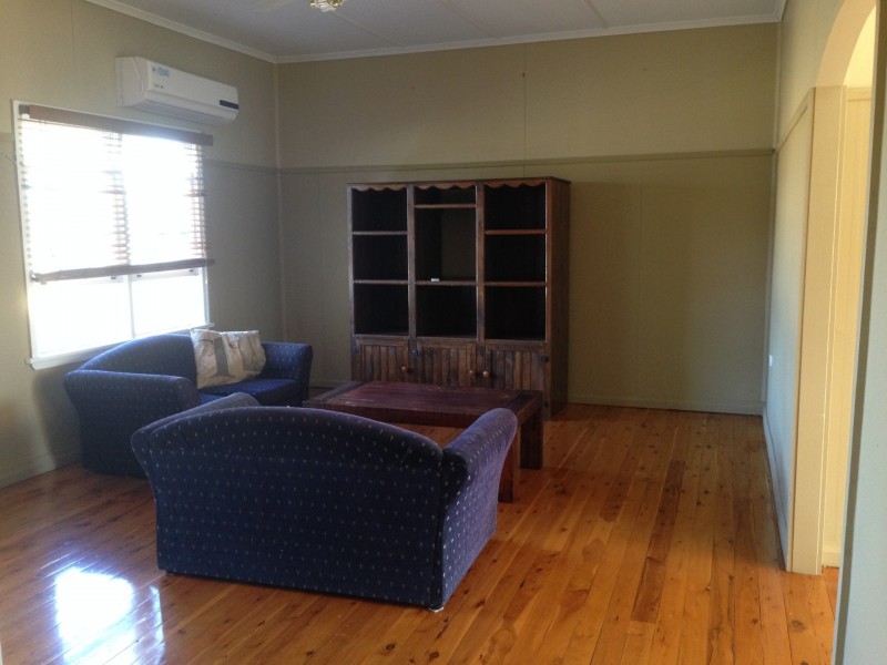 1&2/3 Robinson Street, Inglewood QLD 4387