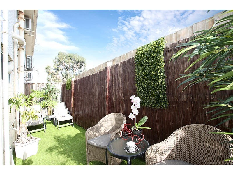 3/4 Irvine Cres, Brunswick West VIC 3055