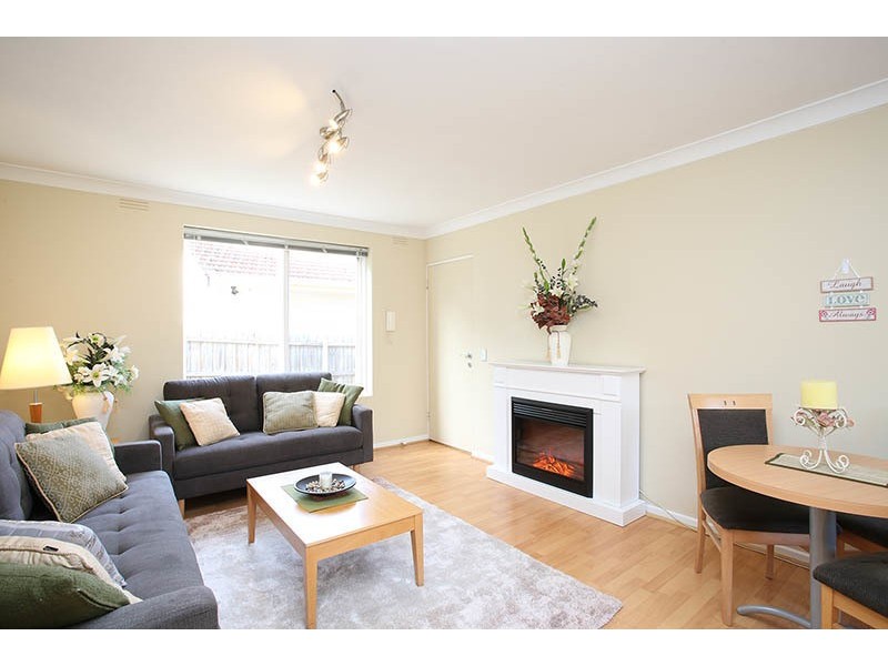 3/4 Irvine Cres, Brunswick West VIC 3055