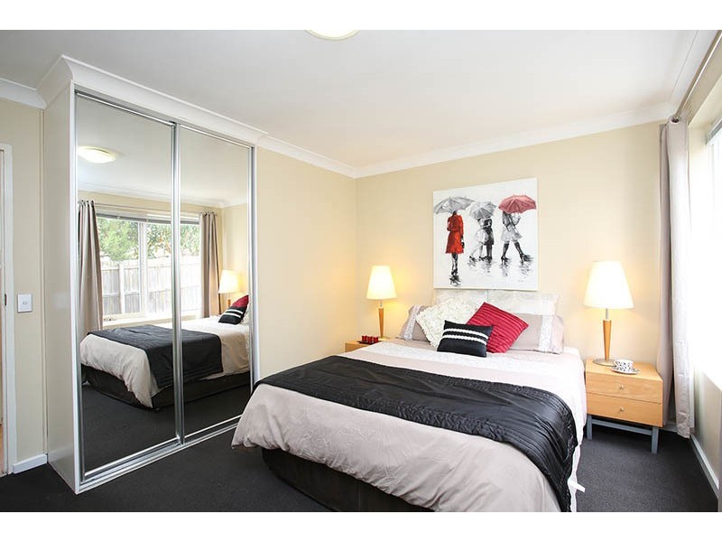 3/4 Irvine Cres, Brunswick West VIC 3055