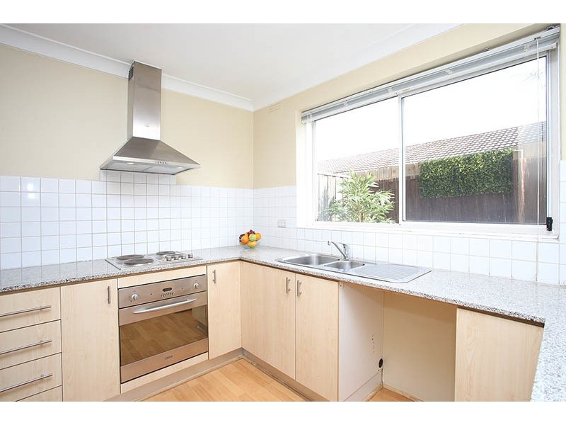 3/4 Irvine Cres, Brunswick West VIC 3055