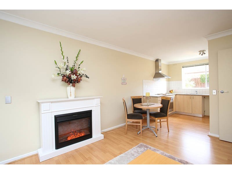 3/4 Irvine Cres, Brunswick West VIC 3055