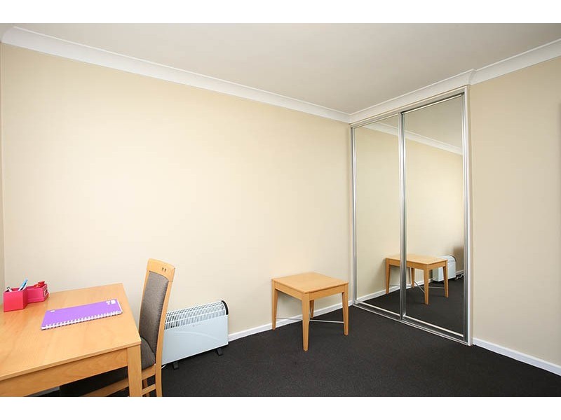 3/4 Irvine Cres, Brunswick West VIC 3055