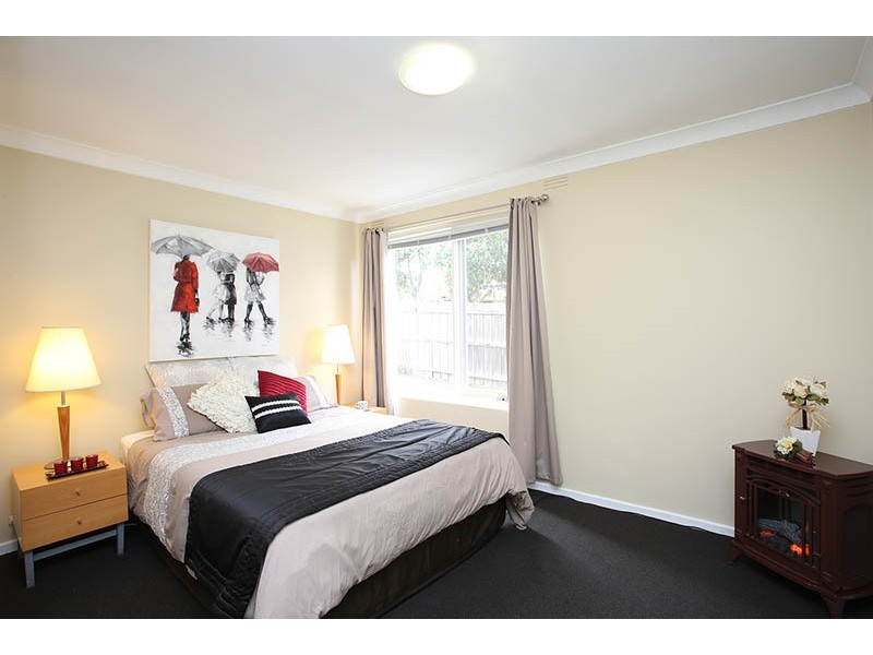 3/4 Irvine Cres, Brunswick West VIC 3055