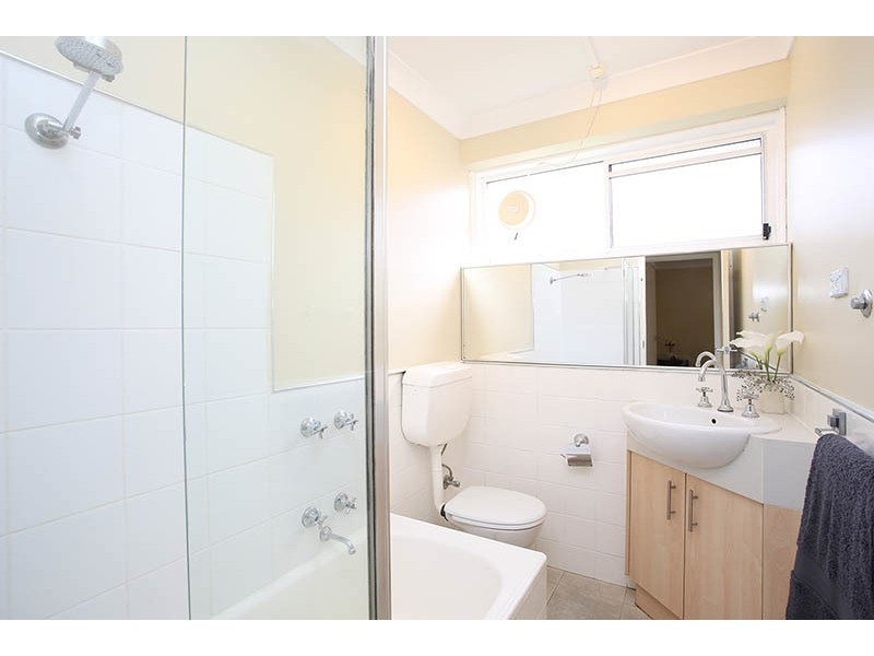 3/4 Irvine Cres, Brunswick West VIC 3055
