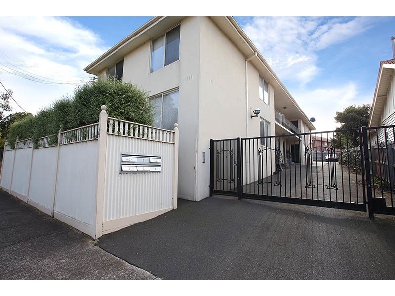 3/4 Irvine Cres, Brunswick West VIC 3055