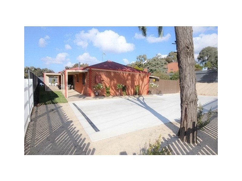 70 Emmett Street, Golden Square VIC 3555