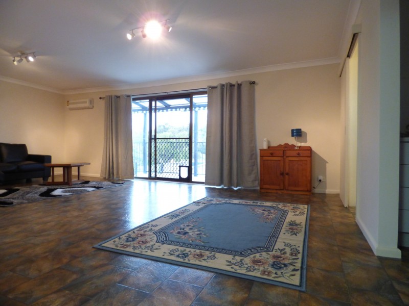 212 Lakeview Parade, Primbee NSW 2502