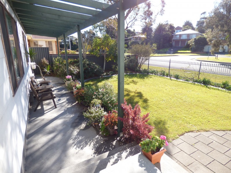 212 Lakeview Parade, Primbee NSW 2502