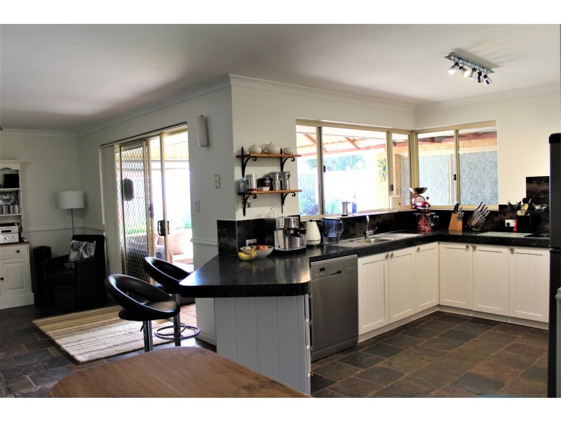 13 Manta Court, Warnbro WA 6169