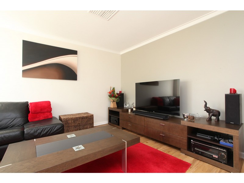 3/10 Mckimmie Road, Palmyra WA 6157