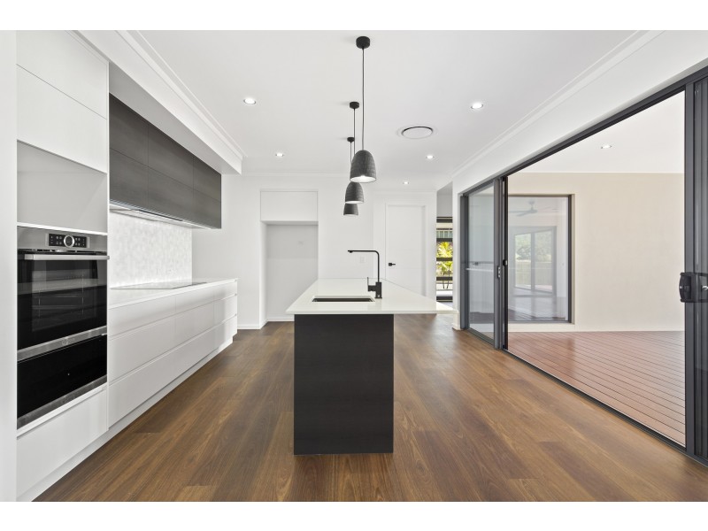 31 Stanley Drive, Cannonvale QLD 4802