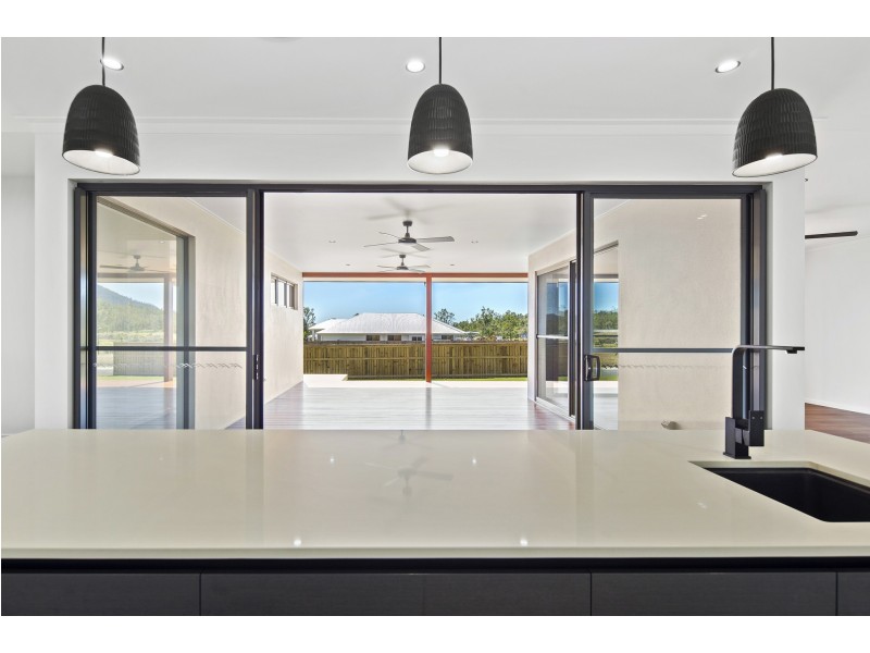 31 Stanley Drive, Cannonvale QLD 4802