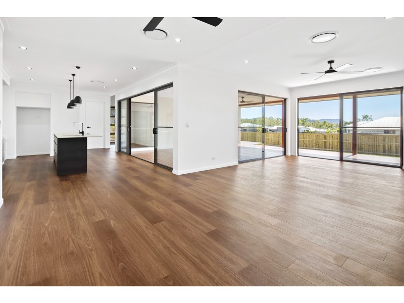 31 Stanley Drive, Cannonvale QLD 4802