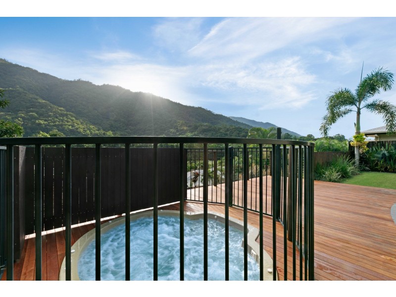 9 ellie banning close, Redlynch QLD 4870