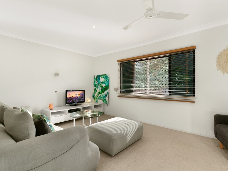 9 ellie banning close, Redlynch QLD 4870