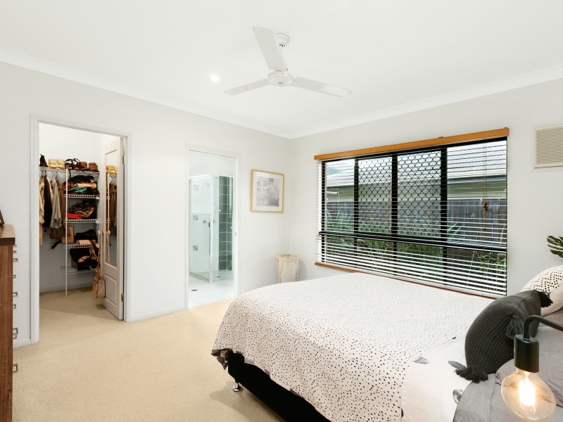 9 ellie banning close, Redlynch QLD 4870