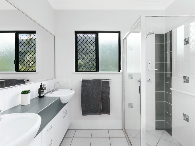 9 ellie banning close, Redlynch QLD 4870