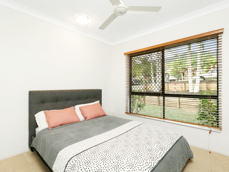 9 ellie banning close, Redlynch QLD 4870