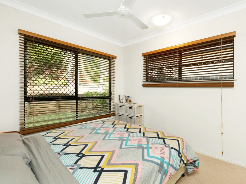 9 ellie banning close, Redlynch QLD 4870