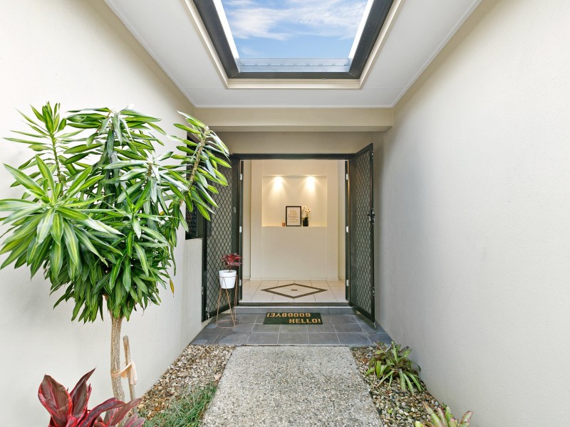 9 ellie banning close, Redlynch QLD 4870