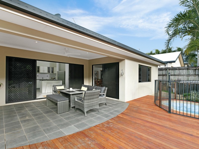 9 ellie banning close, Redlynch QLD 4870