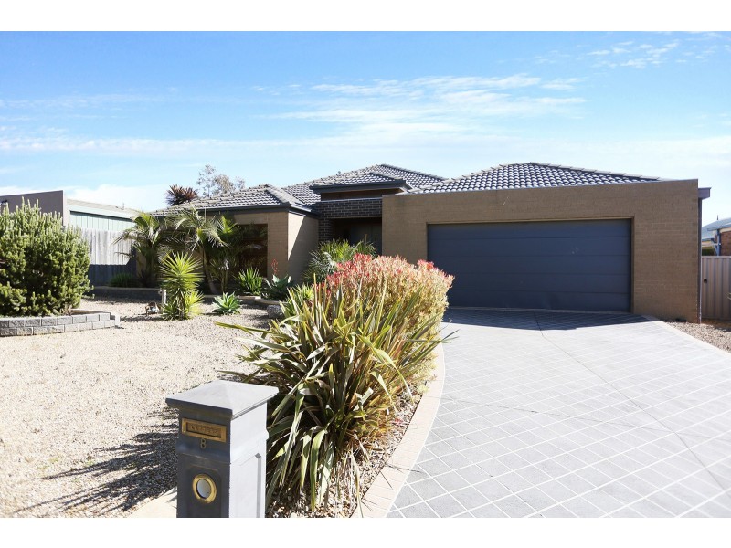 8 Heytesbury Crescent, Craigieburn VIC 3064