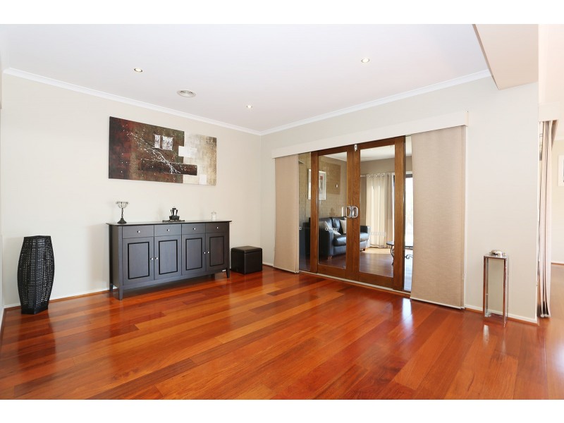 8 Heytesbury Crescent, Craigieburn VIC 3064