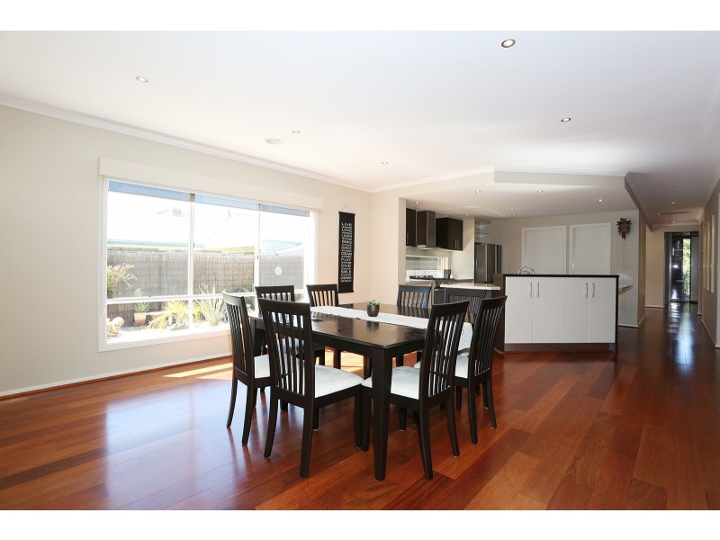 8 Heytesbury Crescent, Craigieburn VIC 3064