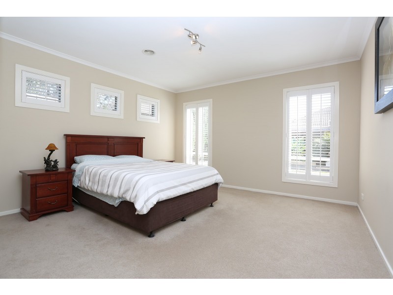 8 Heytesbury Crescent, Craigieburn VIC 3064