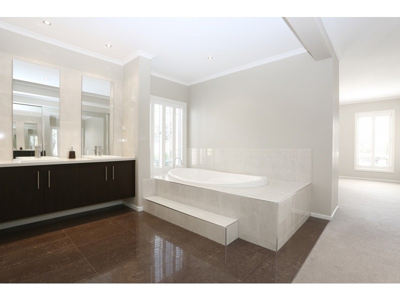 8 Heytesbury Crescent, Craigieburn VIC 3064