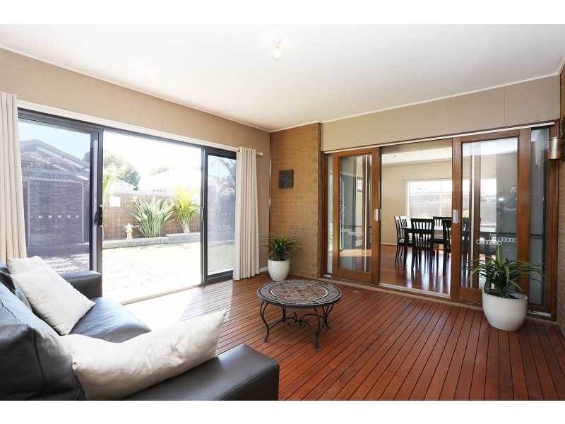 8 Heytesbury Crescent, Craigieburn VIC 3064