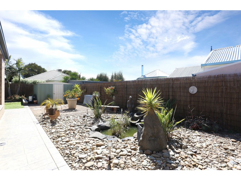 8 Heytesbury Crescent, Craigieburn VIC 3064