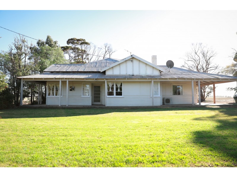 165 Bulls Head Road, Merredin WA 6415