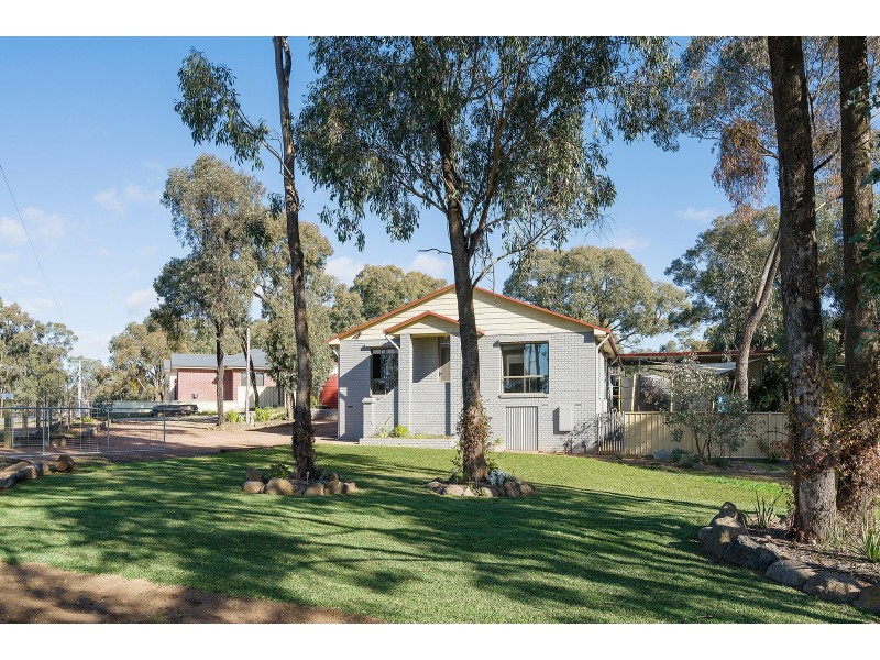 23 Hermitage Road, Maiden Gully VIC 3551