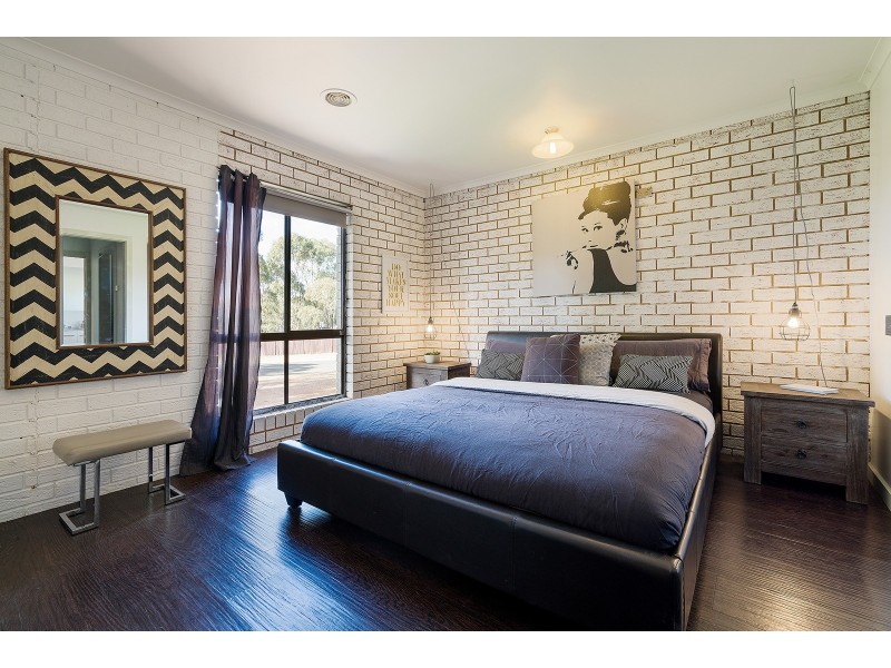 23 Hermitage Road, Maiden Gully VIC 3551