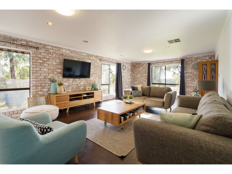 23 Hermitage Road, Maiden Gully VIC 3551