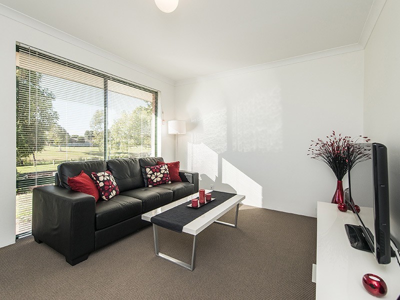 10 Ashworth Way, Brookdale WA 6112