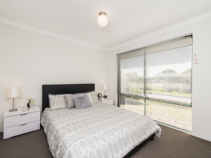 10 Ashworth Way, Brookdale WA 6112