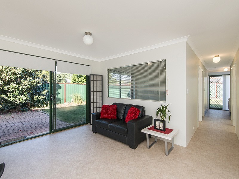 10 Ashworth Way, Brookdale WA 6112