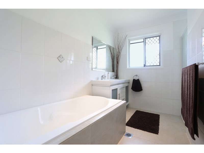 11 Peony Way, Gaven QLD 4211