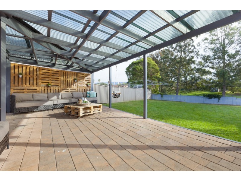 15 Fraser Crescent, Albion Park NSW 2527